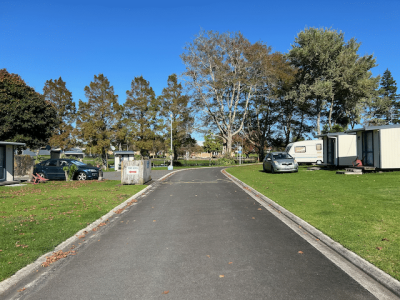 Lake_Hakanoa_Motor_Caravan_Park